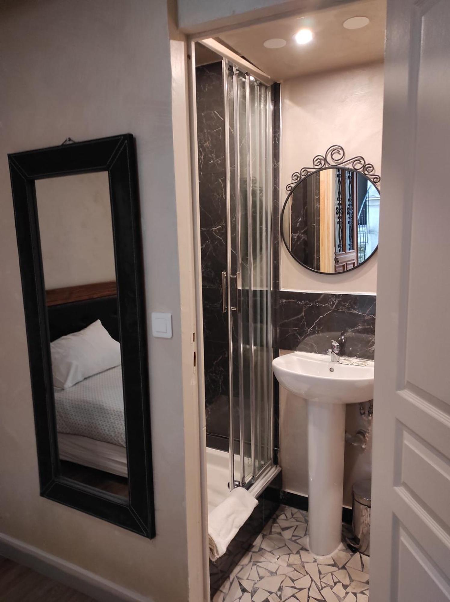 Hotel Clermont Montmartre Париж Екстер'єр фото